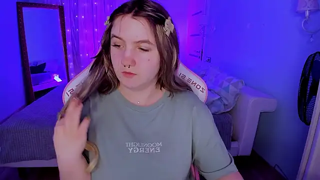 lovelyy_julia's cam snapshot