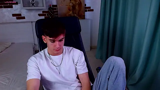 BradyFlint live sex cam