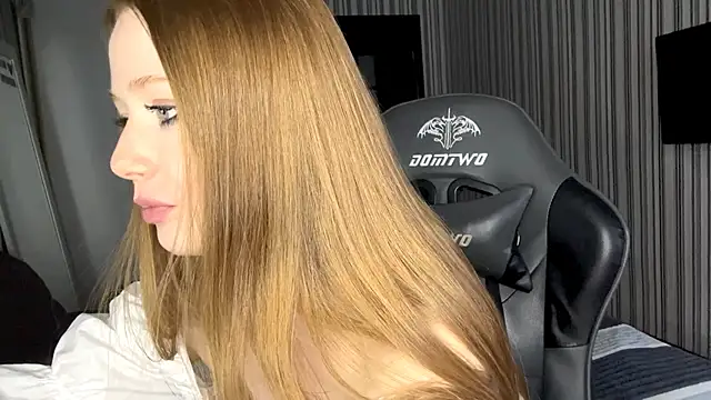 EmilyBubble's cam snapshot