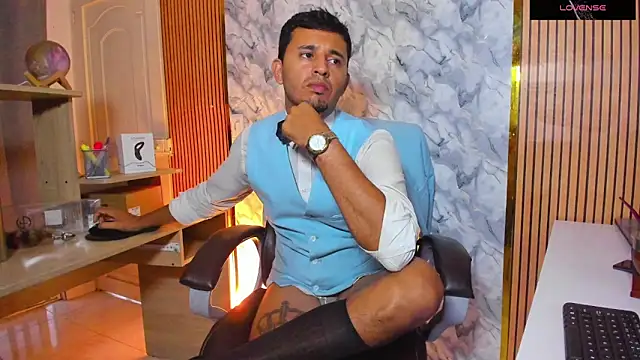 Hideintheoffice live sex cam