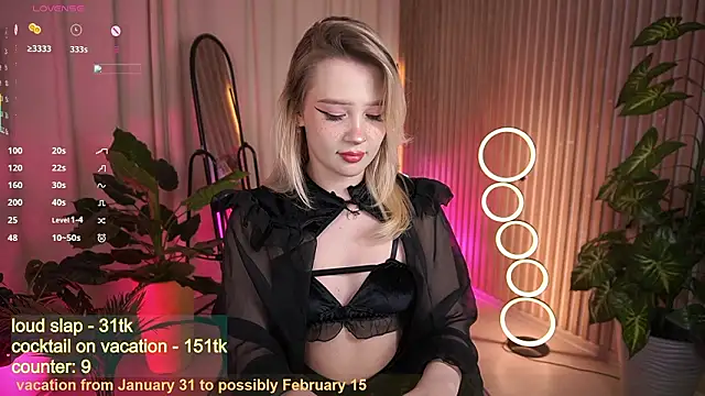 LauraWifeness's cam snapshot