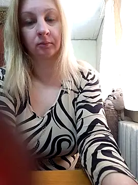 BustyBlond's cam snapshot