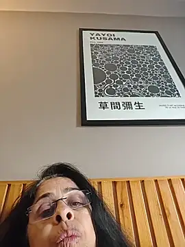 NakedMILFx's cam snapshot