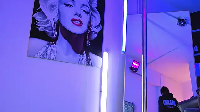 nova_salvatore's cam snapshot