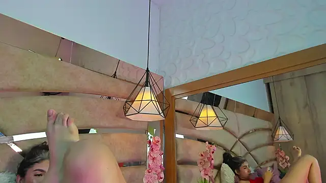 CharloteBrown_'s cam snapshot