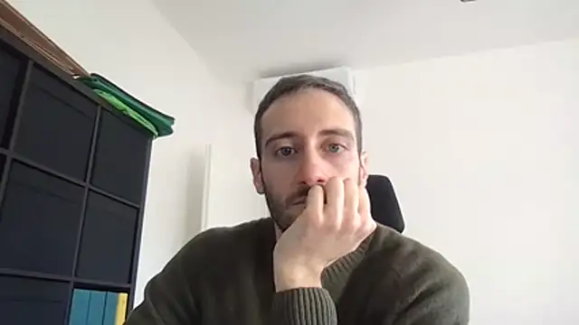 LukaShyGuy live sex cam