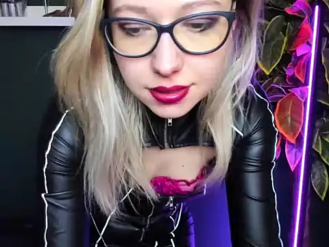 loveHeidi's cam snapshot