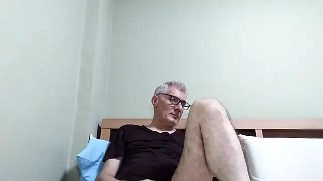 BIGUNCUTHARDCOCK live sex cam