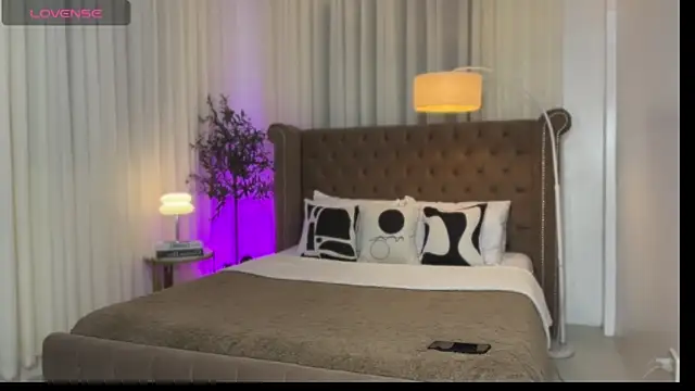 Your_Majesty_Tyra live sex cam