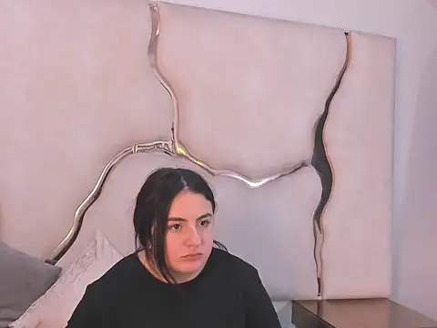 IsabelDelacroix live sex cam