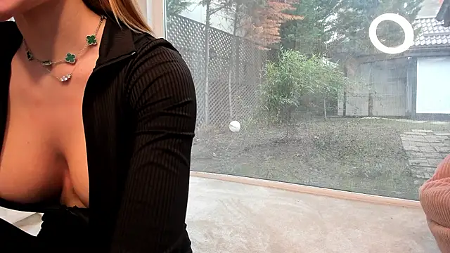 Mia__Milan's cam snapshot