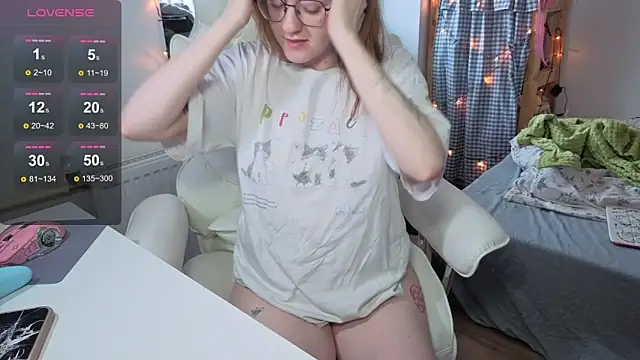 urstripchatgf's cam snapshot