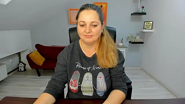 LollaGirl's cam snapshot