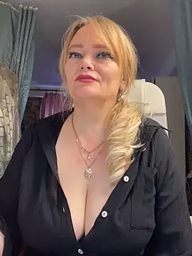 Sweet-blonde live sex cam