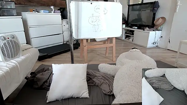 CeriseLapine live sex cam