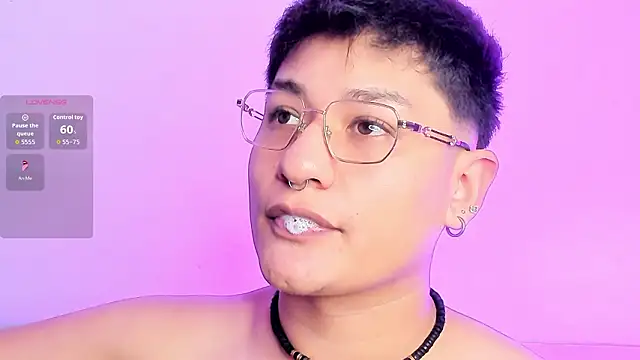 Theo_Rowan live sex cam