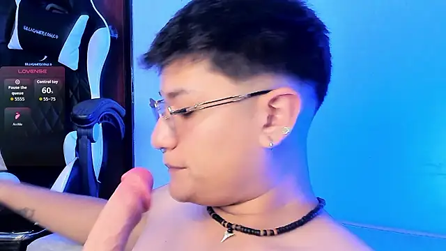 Theo_Rowan live sex cam