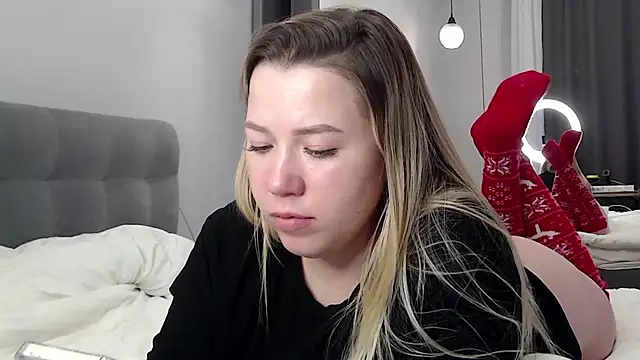 Embersweetbunny's cam snapshot