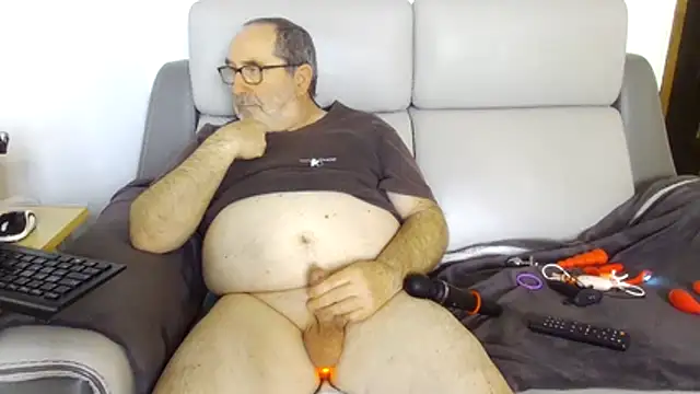 gillou1234's cam snapshot