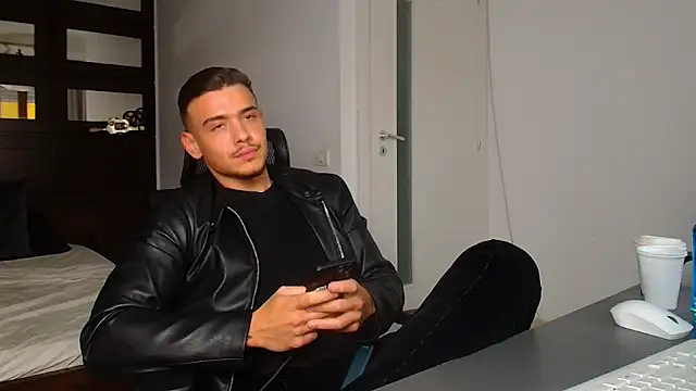 ElijahThorne's cam snapshot