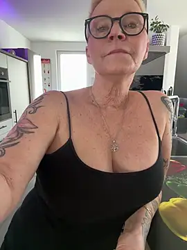 German_Milf live sex cam