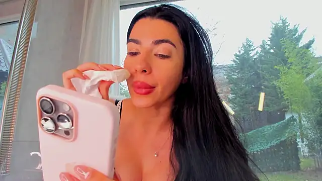 Naila18 live sex cam