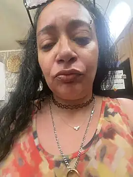 PichyPrettyPussy live sex cam