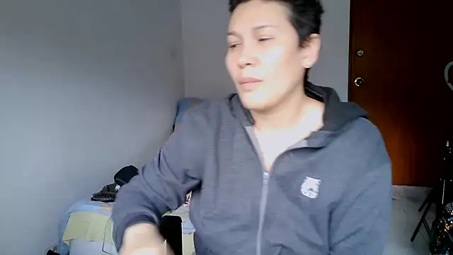 luxandracon23's cam snapshot