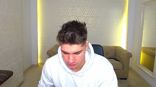 MaxKaiden live sex cam