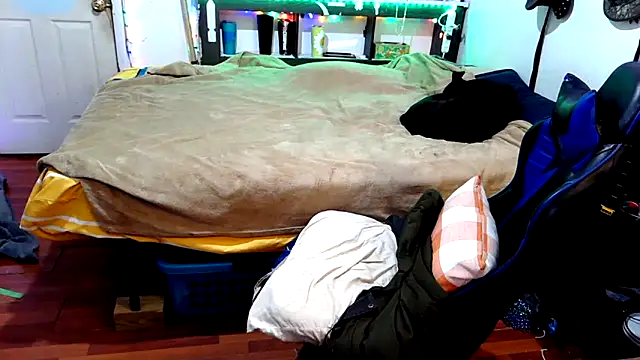 Buffshagswell live sex cam