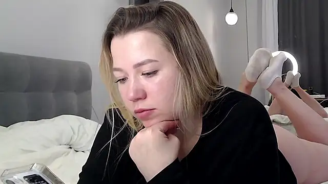 Embersweetbunny's cam snapshot