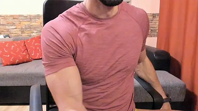 HotHunkTrainer live sex cam