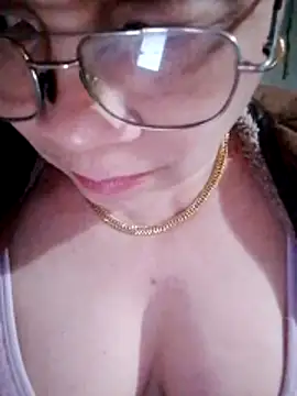 small-house123's cam snapshot