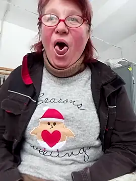 SquirrelFine's cam snapshot