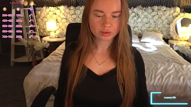 MiaRedFox live sex cam