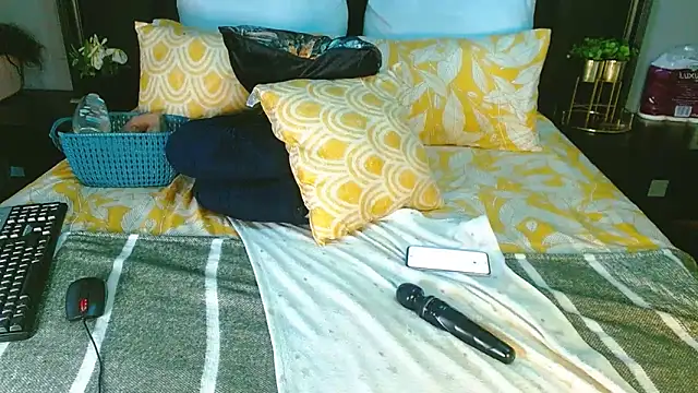 NaughtyLuux10's cam snapshot