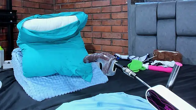 Couple_Gold69's cam snapshot