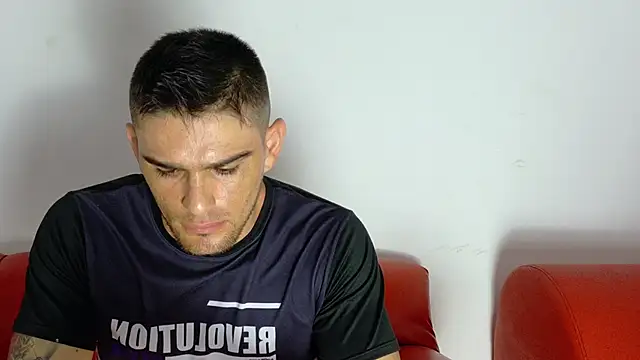 Sexy_Alejandro_'s cam snapshot