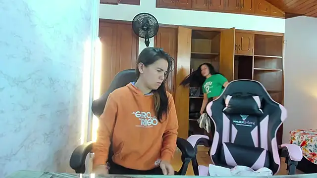 Sofy_and_Mia live sex cam