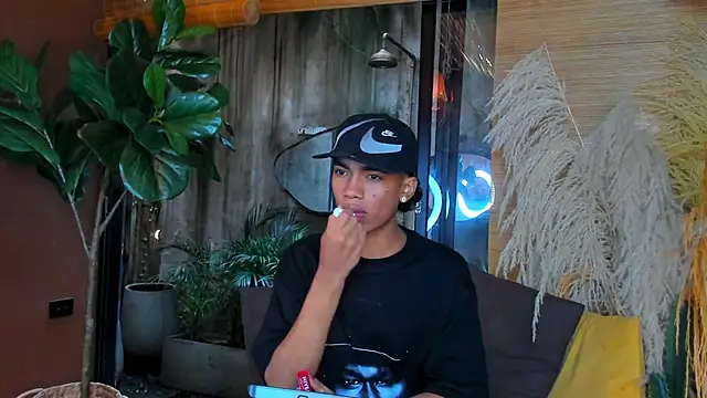 AlanCutee live sex cam