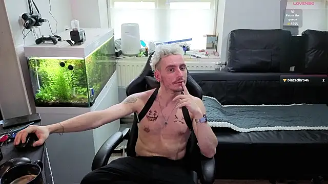 Rayzel_White live sex cam