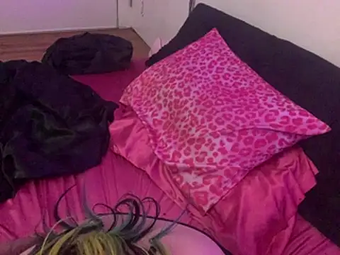 ChrryFoxx live sex cam