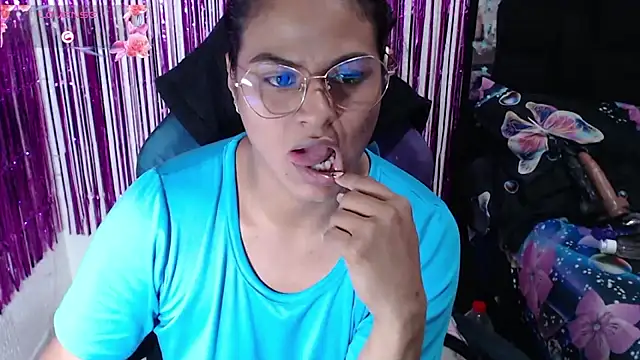 SweetAlmaa's cam snapshot