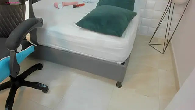 yulitza1025's cam snapshot