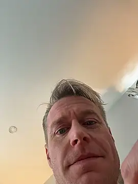 DILFiGuess1's cam snapshot