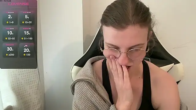 BustyKellyXXX's cam snapshot