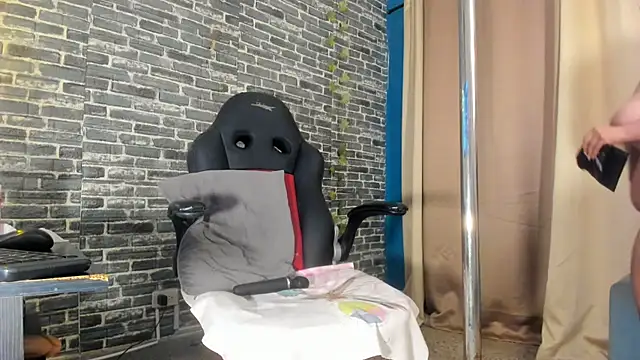 iam_samy_'s cam snapshot