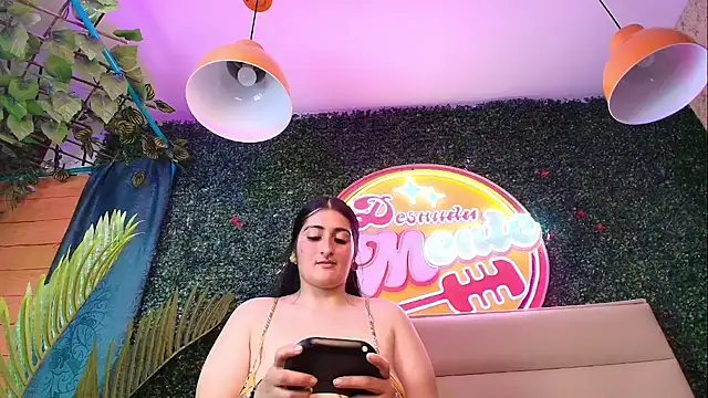 DevaFaluan_'s cam snapshot