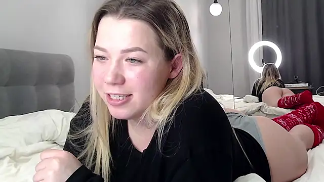 Embersweetbunny's cam snapshot