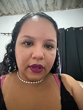 Bigostosa live sex cam